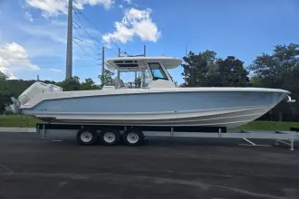 Thumbnail von Boston Whaler 330 Outrage