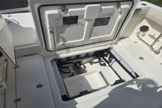 Thumbnail von Boston Whaler 330 Outrage