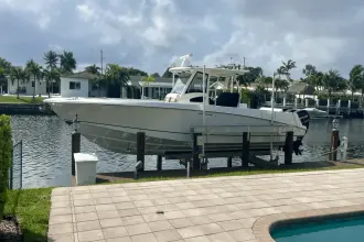 Thumbnail von Boston Whaler 370 Outrage