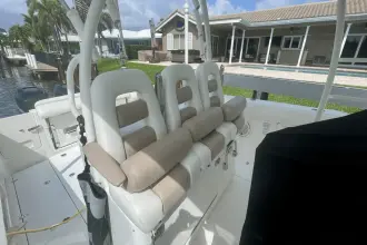 Thumbnail von Boston Whaler 370 Outrage