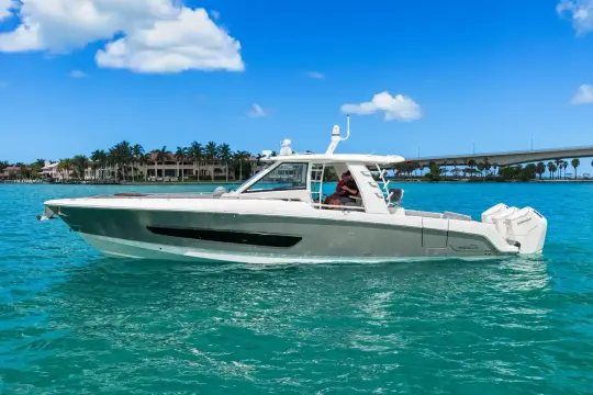 Boston Whaler 420 Outrage