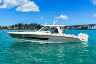 Boston Whaler 420 Outrage