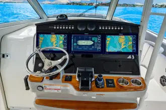 Thumbnail von Boston Whaler 420 Outrage