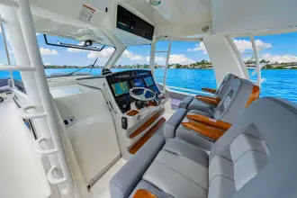 Thumbnail von Boston Whaler 420 Outrage