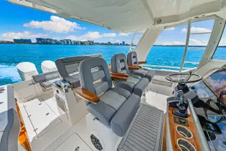 Thumbnail von Boston Whaler 420 Outrage
