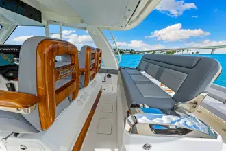 Thumbnail von Boston Whaler 420 Outrage