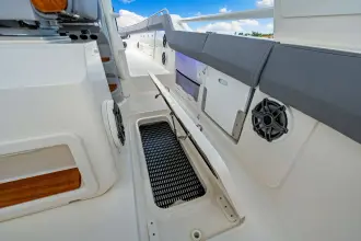 Thumbnail von Boston Whaler 420 Outrage