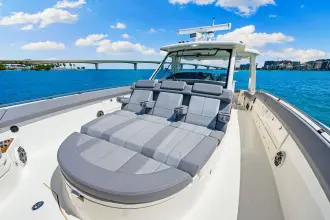 Thumbnail von Boston Whaler 420 Outrage