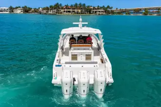 Thumbnail von Boston Whaler 420 Outrage