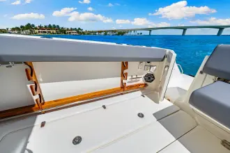 Thumbnail von Boston Whaler 420 Outrage
