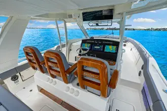 Thumbnail von Boston Whaler 420 Outrage