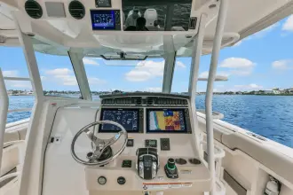 Thumbnail von Boston Whaler 380 Outrage