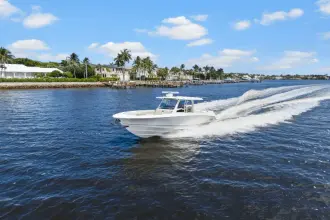 Thumbnail von Boston Whaler 380 Outrage