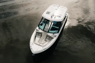 Thumbnail von Boston Whaler 330 Vantage