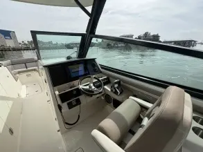 Thumbnail von Boston Whaler 330 Vantage