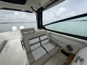 Thumbnail von Boston Whaler 330 Vantage