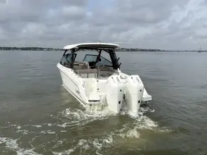 Thumbnail von Boston Whaler 330 Vantage