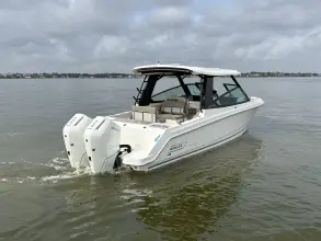 Thumbnail von Boston Whaler 330 Vantage