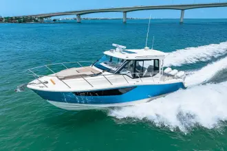 Thumbnail von Boston Whaler 360 Outrage