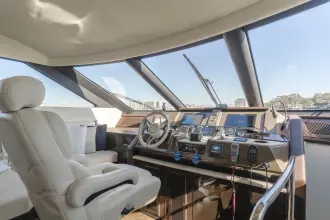 Thumbnail von Marquis 720 Flybridge