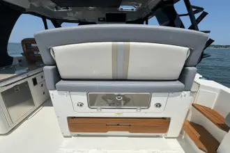 Thumbnail von Boston Whaler 380 Realm