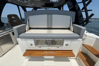 Thumbnail von Boston Whaler 380 Realm