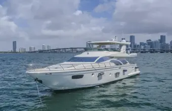 Thumbnail von Azimut 75 Thinks It's His Too