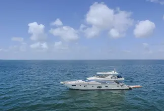 Thumbnail von Azimut 75 Thinks It's His Too