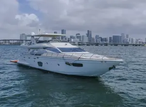 Thumbnail von Azimut 75 Thinks It's His Too