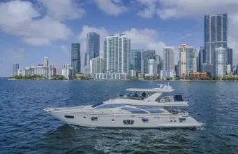 Thumbnail von Azimut 75 Thinks It's His Too