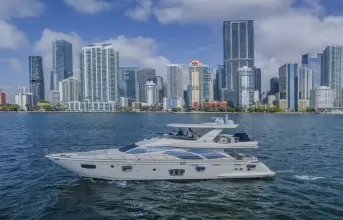 Thumbnail von Azimut 75 Thinks It's His Too