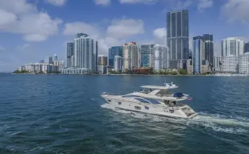 Thumbnail von Azimut 75 Thinks It's His Too