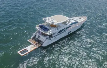 Thumbnail von Azimut 75 Thinks It's His Too