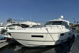 Cruisers Yachts 48 Cantius