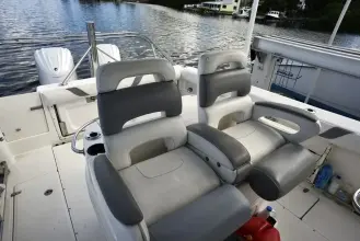 Thumbnail von Boston Whaler 320 Outrage