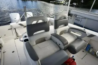 Thumbnail von Boston Whaler 320 Outrage