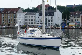 Thumbnail von Hallberg-Rassy 37