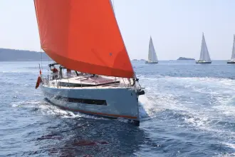 Thumbnail von Beneteau Oceanis Yacht 62.