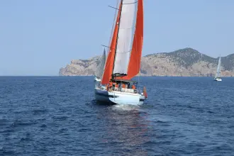 Thumbnail von Beneteau Oceanis Yacht 62.