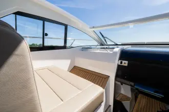 Thumbnail von Sealine S335 See her at all upcoming boat shows