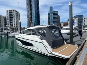 Thumbnail von Sealine S335 See her at all upcoming boat shows