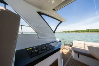Thumbnail von Sealine S335 See her at all upcoming boat shows