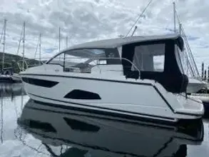 Sealine C330 Karma