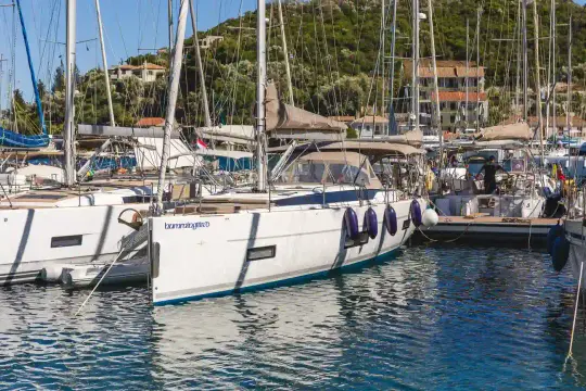 Bavaria Cruiser 45 Style Hummingbird