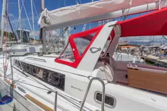 Thumbnail von Beneteau Oceanis 38.1