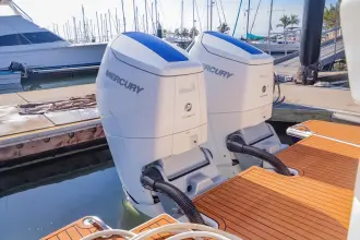 Thumbnail von Tiara Yachts 43LS