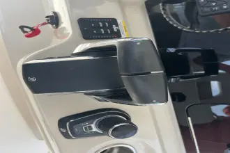 Thumbnail von Boston Whaler 330 Outrage