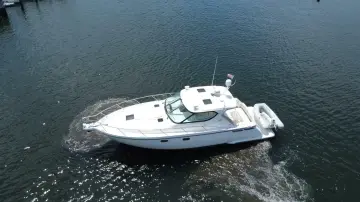 Thumbnail von Tiara Yachts 43 Sovran Keep'n it Reel