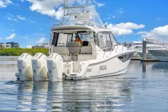 Thumbnail von Boston Whaler 405 Conquest