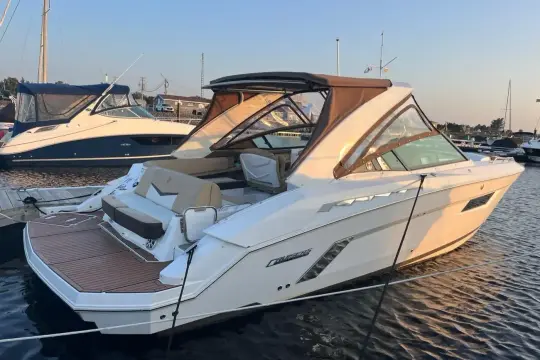 Cruisers Yachts 338 SS